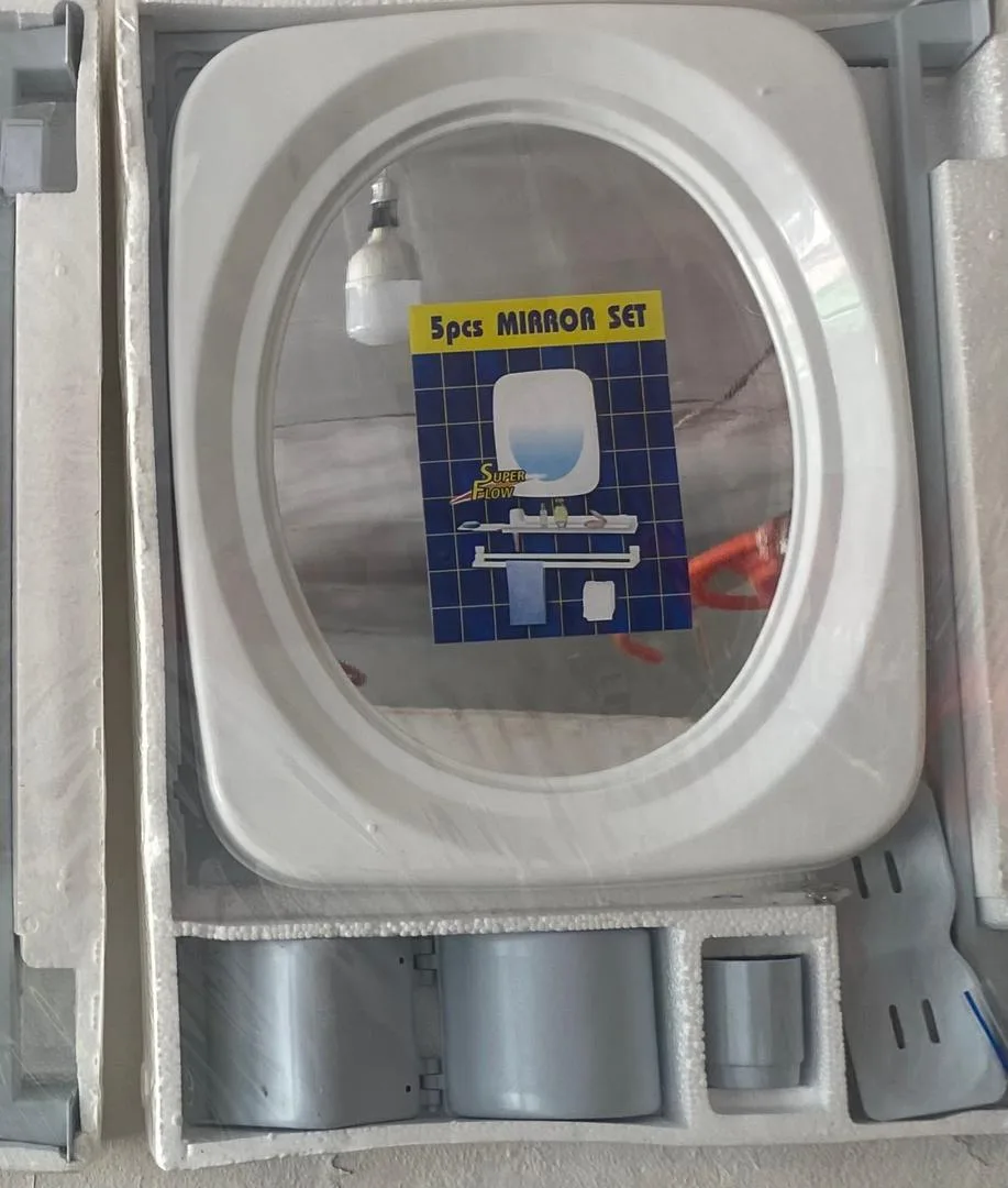 Miroir avec accessoires